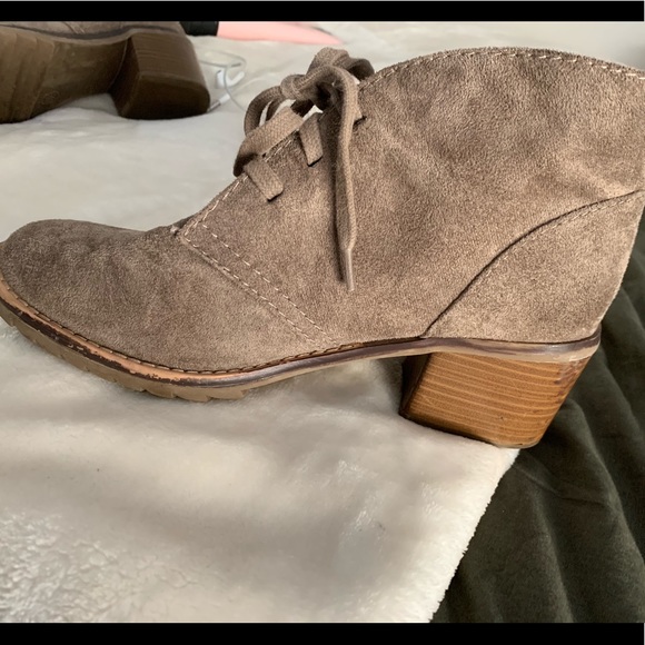 Ankle boots, size 6.5. Great condition! - Picture 2 of 2